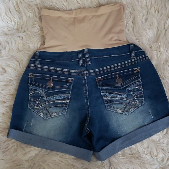 Maternity shorts - Picture 2 of 2
